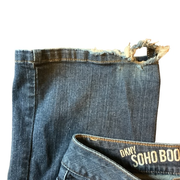 Donna Karan SOHO Boot Cut, Mid Rise, Very Flattering Jeans. - Picture 6 of 6